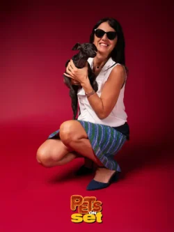 Una delle fotografie realizzate durante lo shooting Pets on Set al Novara DogShow. Foto professionale di un cane con il suo padrone durante Pets on Set al Novara DogShow