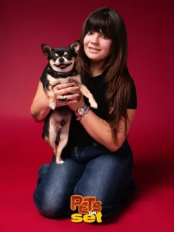 Una delle fotografie realizzate durante lo shooting Pets on Set al Novara DogShow. Foto professionale di un cane con il suo padrone durante Pets on Set al Novara DogShow