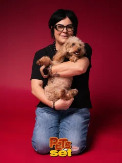 Una delle fotografie realizzate durante lo shooting Pets on Set al Novara DogShow. Foto professionale di un cane con il suo padrone durante Pets on Set al Novara DogShow