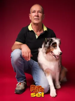 Una delle fotografie realizzate durante lo shooting Pets on Set al Novara DogShow. Foto professionale di un cane con il suo padrone durante Pets on Set al Novara DogShow