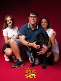 Una delle fotografie realizzate durante lo shooting Pets on Set al Novara DogShow. Foto professionale di un cane con il suo padrone durante Pets on Set al Novara DogShow