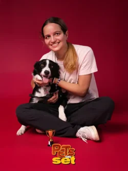 Una delle fotografie realizzate durante lo shooting Pets on Set al Novara DogShow. Foto professionale di un cane con il suo padrone durante Pets on Set al Novara DogShow