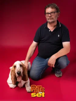 Una delle fotografie realizzate durante lo shooting Pets on Set al Novara DogShow. Foto professionale di un cane con il suo padrone durante Pets on Set al Novara DogShow