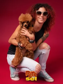 Una delle fotografie realizzate durante lo shooting Pets on Set al Novara DogShow. Foto professionale di un cane con il suo padrone durante Pets on Set al Novara DogShow