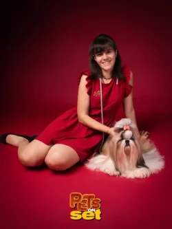 Una delle fotografie realizzate durante lo shooting Pets on Set al Novara DogShow. Foto professionale di un cane con il suo padrone durante Pets on Set al Novara DogShow