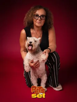 Una delle fotografie realizzate durante lo shooting Pets on Set al Novara DogShow. Foto professionale di un cane con il suo padrone durante Pets on Set al Novara DogShow