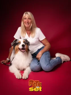 Una delle fotografie realizzate durante lo shooting Pets on Set al Novara DogShow. Foto professionale di un cane con il suo padrone durante Pets on Set al Novara DogShow