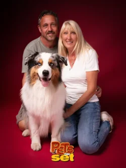 Una delle fotografie realizzate durante lo shooting Pets on Set al Novara DogShow. Foto professionale di un cane con il suo padrone durante Pets on Set al Novara DogShow