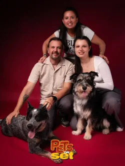 Una delle fotografie realizzate durante lo shooting Pets on Set al Novara DogShow. Foto professionale di un cane con il suo padrone durante Pets on Set al Novara DogShow